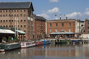 Gloucester Gallery: Gloucester Historic Docks, Narrow Boats, Soldiers Museum, Gloucester, Gloucestershire