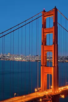 Images Dated 3rd June 2011: The Golden Gate Bridge, linking the city of San Francisco with Marin County
