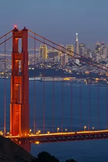 Images Dated 25th December 2013: The Golden Gate Bridge and San Francisco skyline at night, San Francisco, California