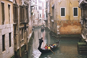 <b class=qtipBold><figcaption>Gondolas on canal near S</figcaption></b><br>Gondolas on canal near S.Maria Formosa, Venice, Italy<br><em>© Robert Harding 2008 - All Rights Reserved</em> Gondolas on canal near S