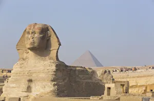 Ancient Egyptian Architecture Gallery: The Great Sphinx of Giza, Pyramid of Mycerinus in the background