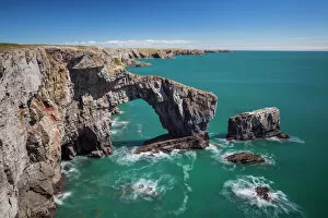 Images Dated 26th April 2015: Green Bridge of Wales, Pembrokeshire Coast, Wales, United Kingdom, Europe