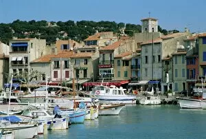 Images Dated 30th July 2008: The harbour, Cassis, Provence, France, Europe