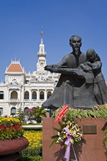HCMCs Peoples Committee Building (Hotel de Ville) and Ho Chi Minh statue HCMCs Peoples Committee Building (Hotel de Ville) and Ho Chi Minh statue