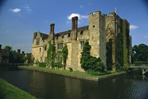 Kent Gallery: Hever Castle (1270-1470), childhood home of Anne Boleyn, Edenbridge, Kent