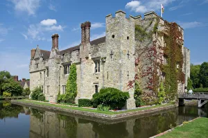 Castles Gallery: Hever Castle, dating from the 13th century, childhood home of Anne Boleyn, Kent, England