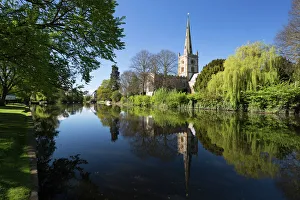 Holy Trinity Church on the River Avon, Stratford-upon-Avon, Warwickshire, England Holy Trinity Church on the River Avon, Stratford-upon-Avon, Warwickshire, England