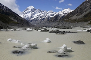 Hooker Lake and Glacier with icebergs and Mount Cook, Mount Cook National Park, UNESCO World Heritage Site, Canterbury region, South Island, New Zealand, Pacific Hooker Lake and Glacier with icebergs and Mount Cook, Mount Cook National Park, UNESCO World Heritage Site, Canterbury region, South Island, New Zealand, Pacific