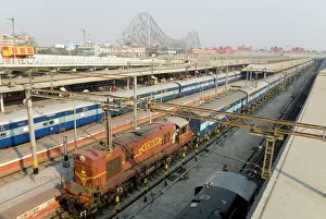 Howrah railway station, with Howrah Bridge beyond, Kolkata (Calcutta), West Bengal, India Howrah railway station, with Howrah Bridge beyond, Kolkata (Calcutta), West Bengal, India