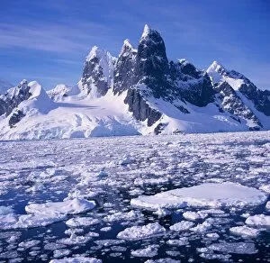 Iceflow off the rugged west coast of the Antartic Peninsula, Antarctica
