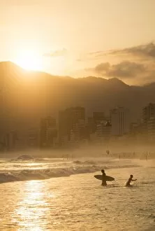 Images Dated 8th April 2014: Ipanema Beach at sunset, Rio de Janeiro, Brazil, South America