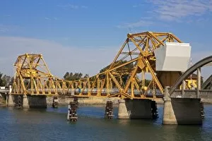 Images Dated 29th September 2009: Isleton Lift Bridge over the Sacramento River, Isleton historic town, Sacramento Delta