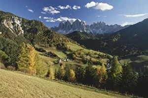 Italy, Cortina, Dolomites, view from over rolling landscape