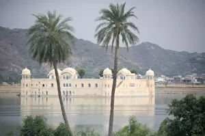 Images Dated 9th October 2009: Jal Mahal, early morning, Amber, Rajasthan, India, Asia