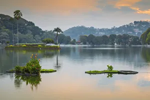 Kandy Lake, Kandy, UNESCO World Heritage Site, Central Province, Sri Lanka, Asia Kandy Lake, Kandy, UNESCO World Heritage Site, Central Province, Sri Lanka, Asia