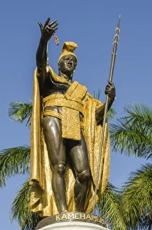 King Kamehameha statue in front of Aliiolani Hale (Hawaii State Supreme Court), Honolulu King Kamehameha statue in front of Aliiolani Hale (Hawaii State Supreme Court), Honolulu