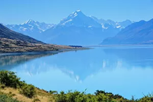 Images Dated 21st March 2011: Lake Pukaki, Mount Cook National Park, UNESCO World Heritage Site, South Island, New Zealand