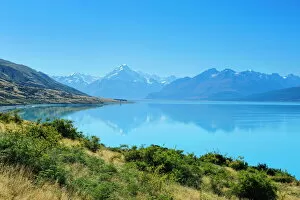 Images Dated 21st March 2011: Lake Pukaki, Mount Cook National Park, UNESCO World Heritage Site, South Island, New Zealand