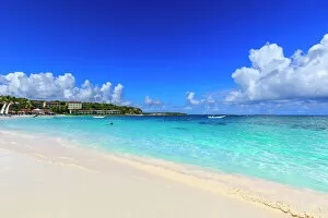 Shoreline Gallery: Long Bay Beach, beautiful soft white sand, turquoise sea, Antigua, Antigua and Barbuda
