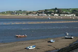 Images Dated 28th September 2011: Low tide at the town of Appledore looking towards Instow, Devon, England