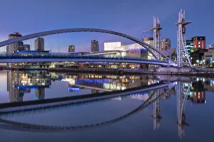 The Lowry Footbridge and Lowry Centre at night, Salford Quays, Salford, Manchester, England, United Kingdom, Europe The Lowry Footbridge and Lowry Centre at night, Salford Quays, Salford, Manchester, England, United Kingdom, Europe