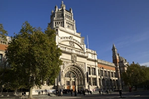Main entrance, Victoria and Albert Museum, South Kensington, London, England Main entrance, Victoria and Albert Museum, South Kensington, London, England