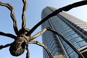 Maman Spider sculpture by Louise Bourgeois with Roppongi Hills Mori Tower in Roppongi, Tokyo, Japan