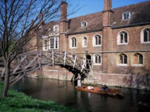 Mathematical Bridge, Queens College and punt, Cambridge, Cambridgeshire Mathematical Bridge, Queens College and punt, Cambridge, Cambridgeshire