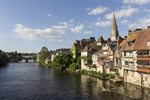 Medieval houses by the River Creuse, Argenton-sur-Creuse, Indre, Centre, France, Europe Medieval houses by the River Creuse, Argenton-sur-Creuse, Indre, Centre, France, Europe