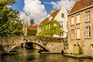 Belfries of Belgium and France Gallery: Medieval stone bridge on canal, Bruges, UNESCO World Heritage Site, West Flanders