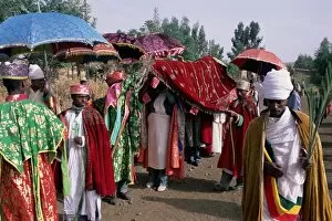 Aksum Collection: Men in procession during the Christian festival of Rameaux, Axoum (Axum) (Aksum)