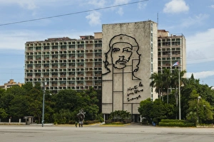A metal mural of Che Guevara on the side of a government building, Plaza de la Revolucion A metal mural of Che Guevara on the side of a government building, Plaza de la Revolucion
