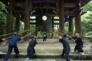 Pull Gallery: Monks pulling ropes of big bell