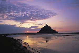 Mont-Saint-Michel (Mont-St. Michel) at sunset, UNESCO World Heritage Site Mont-Saint-Michel (Mont-St. Michel) at sunset, UNESCO World Heritage Site