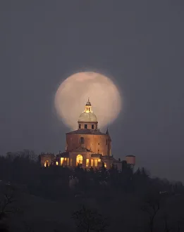 Moon rise behind the San Luca Basilica, Bologna, Emilia Romagna, Italy, Europe Moon rise behind the San Luca Basilica, Bologna, Emilia Romagna, Italy, Europe