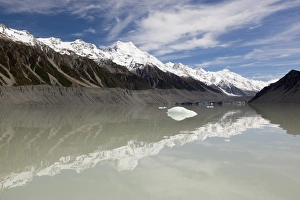 Mount Cook and Southern Alps, Tasman Lake, Mount Cook National Park, UNESCO World Heritage Site, Canterbury region Mount Cook and Southern Alps, Tasman Lake, Mount Cook National Park, UNESCO World Heritage Site, Canterbury region