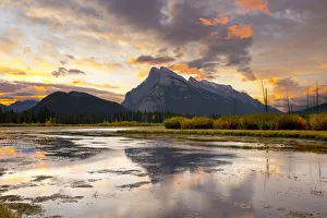 Mount Rundle and Vermillion Lakes at Sunrise, Banff National Park, UNESCO World Heritage Site Mount Rundle and Vermillion Lakes at Sunrise, Banff National Park, UNESCO World Heritage Site
