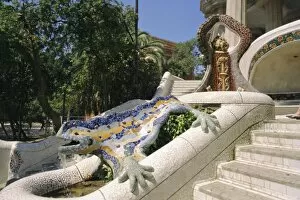 Sculptures Gallery: Mozaic lizard sculpture by Gaudi