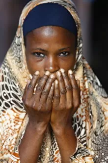 Shawl Gallery: Muslim woman praying, Lome, Togo, West Africa, Africa