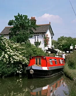 Lock Gallery: Narrow boat and lock, Aylesbury Arm of the Grand Union Canal, Buckinghamshire