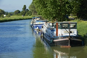 Navigation on the Canal du Midi between Carcassone and Beziers Navigation on the Canal du Midi between Carcassone and Beziers