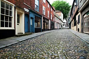 Images Dated 2nd September 2012: Old cobbled street, Elm Hill, Norwich, Norfolk, England, United Kingdom, Europe