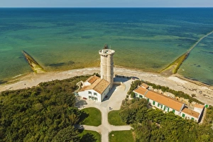 The old Phare des Baleines (Lighthouse of the Whales) dating from 1682, and museum The old Phare des Baleines (Lighthouse of the Whales) dating from 1682, and museum