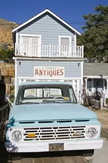 Images Dated 24th September 2009: Old truck and antique store in Virginia City, Nevada, United States of America