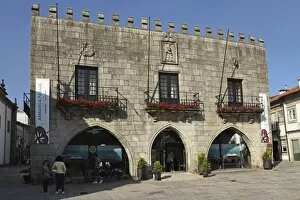 Palace of the Town Council (Pacos do Conselha), dating from 1502, main square