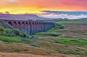 Pen-y-ghent and Ribblehead Viaduct on Settle to Carlisle Railway, Yorkshire Dales National Park, North Yorkshire
