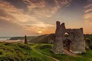 Castles Gallery: Pennard Castle, overlooking Three Cliffs Bay, Gower, Wales, United Kingdom, Europe