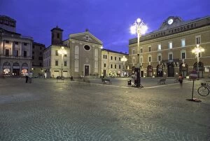 Images Dated 6th January 2010: Piazza della Repubblica at dusk, Jesi, Marche, Italy, Europe
