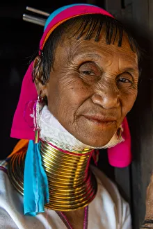 Portrait of a Padaung woman (Giraffe woman) (Long-necked woman), Loikaw area, Panpet Portrait of a Padaung woman (Giraffe woman) (Long-necked woman), Loikaw area, Panpet