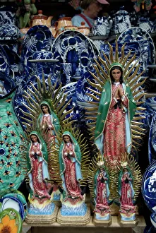 Stalls Gallery: Pottery crafts for sale, San Miguel de Allende, Guanajuato, Mexico, North America
